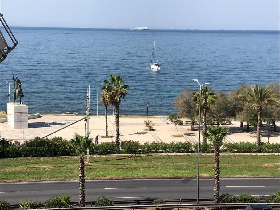 Finer Things Flisvos Beach Condo In Palaio Faliro Athènes Extérieur photo