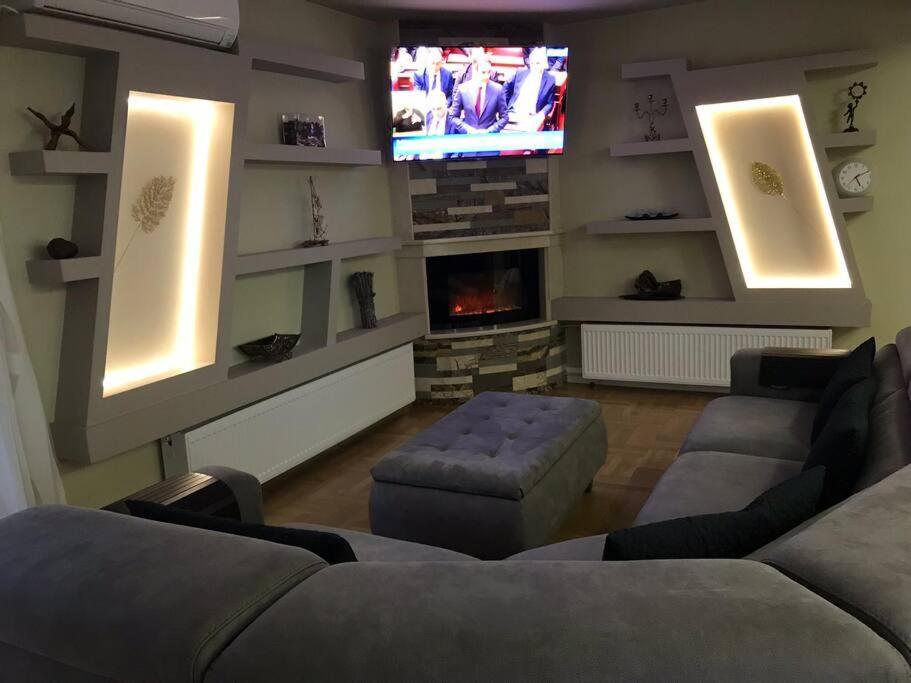 Finer Things Flisvos Beach Condo In Palaio Faliro Athènes Extérieur photo
