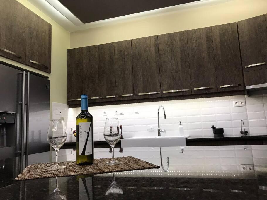 Finer Things Flisvos Beach Condo In Palaio Faliro Athènes Extérieur photo