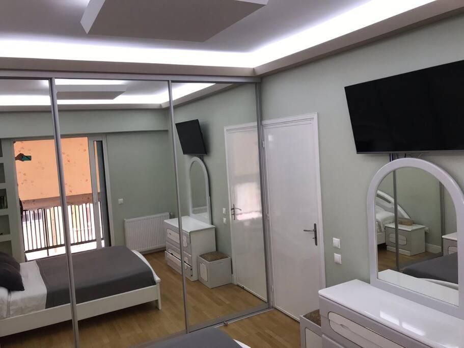 Finer Things Flisvos Beach Condo In Palaio Faliro Athènes Extérieur photo