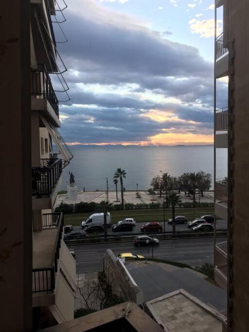 Finer Things Flisvos Beach Condo In Palaio Faliro Athènes Extérieur photo