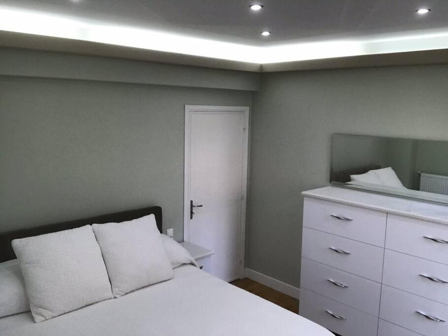 Finer Things Flisvos Beach Condo In Palaio Faliro Athènes Extérieur photo