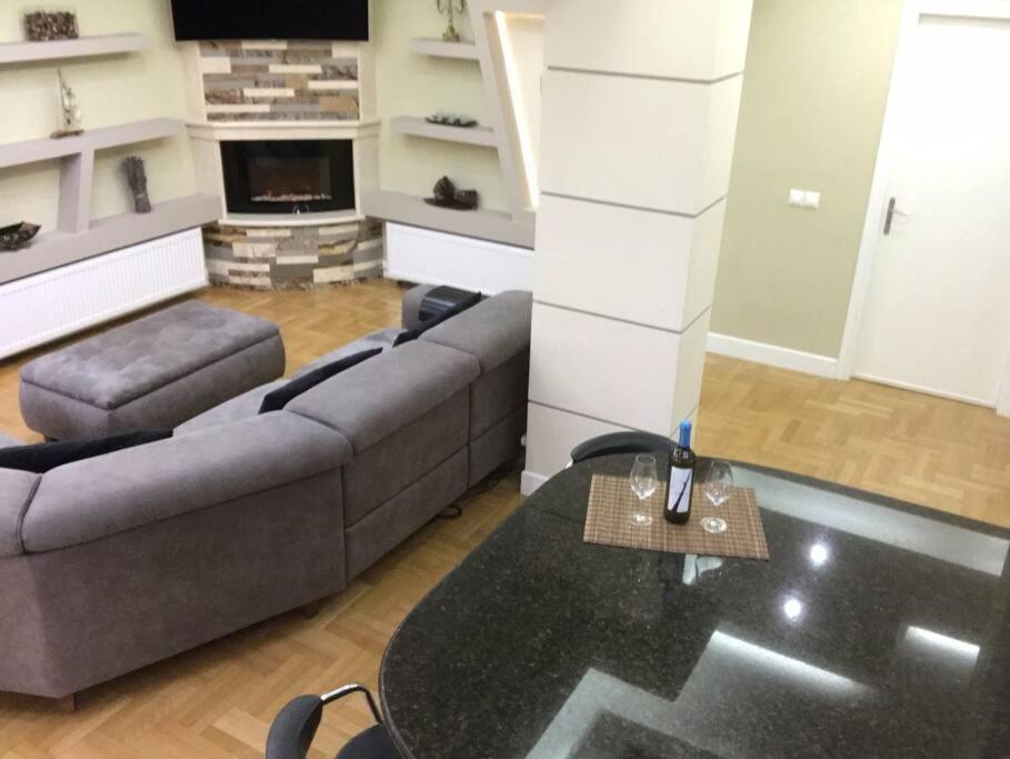 Finer Things Flisvos Beach Condo In Palaio Faliro Athènes Extérieur photo