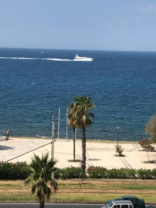 Finer Things Flisvos Beach Condo In Palaio Faliro Athènes Extérieur photo