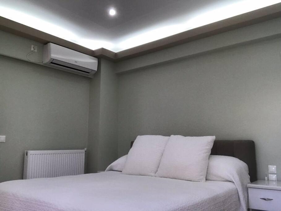 Finer Things Flisvos Beach Condo In Palaio Faliro Athènes Extérieur photo