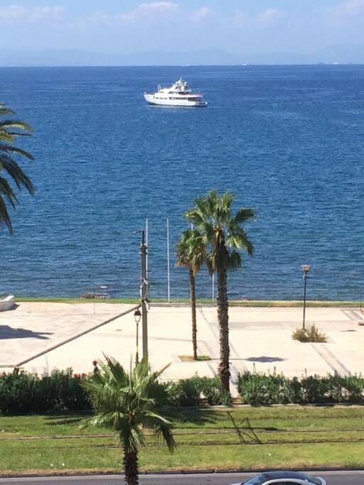Finer Things Flisvos Beach Condo In Palaio Faliro Athènes Extérieur photo